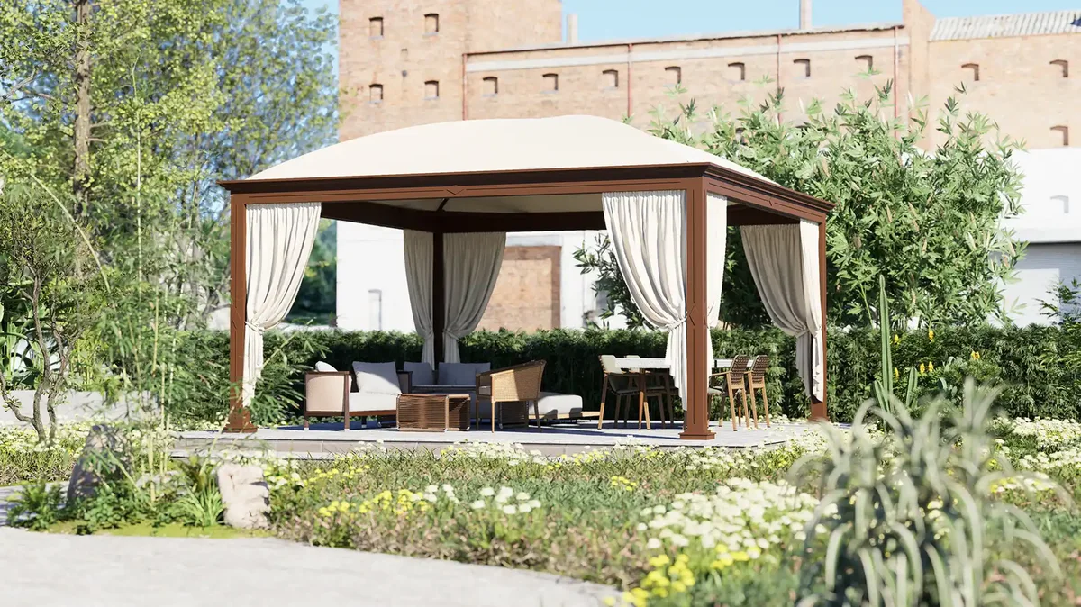 Gazebo ornamentale con tende bianche in giardino