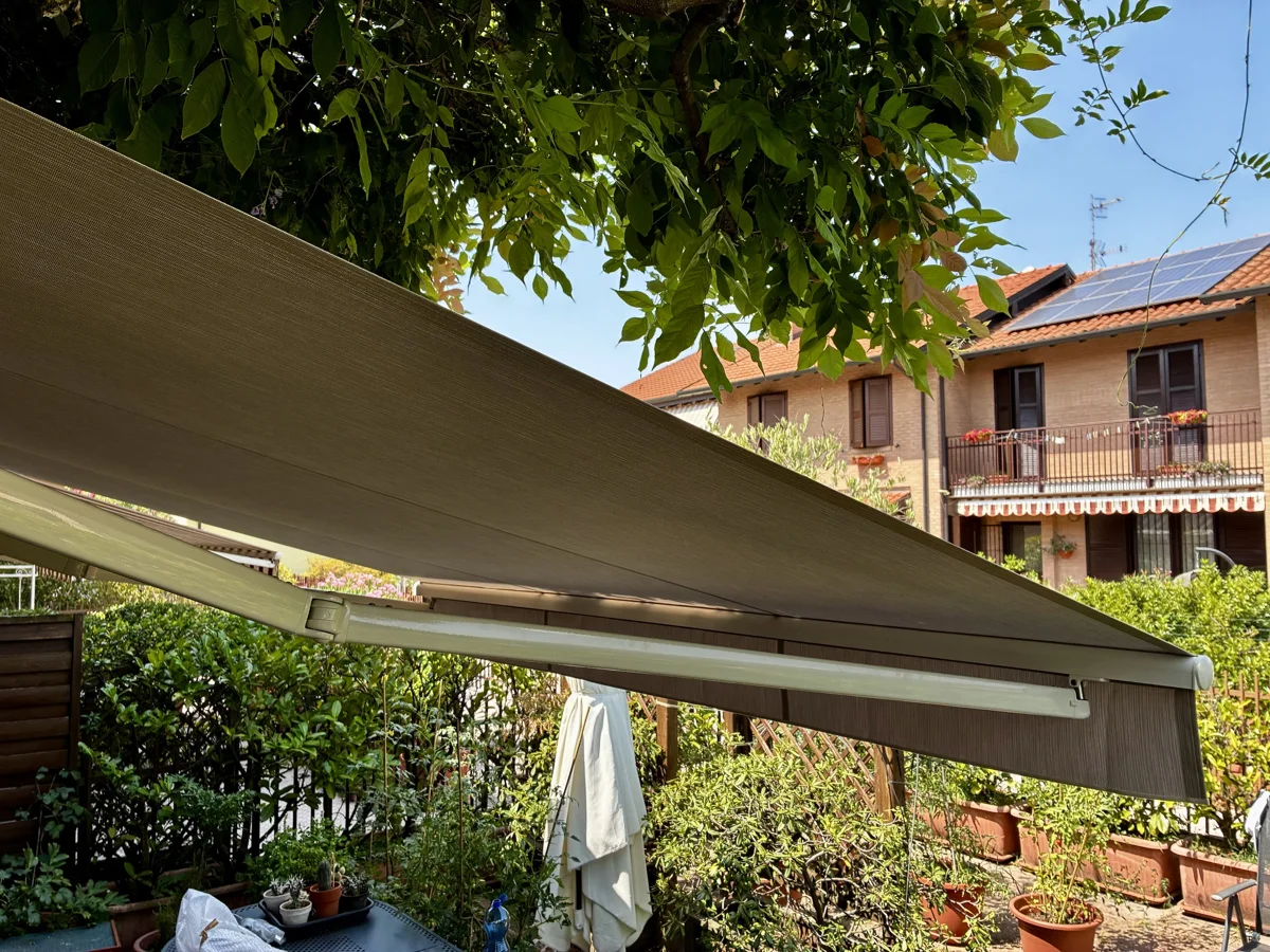 Giardino con glicine a Gavirate, foto 1