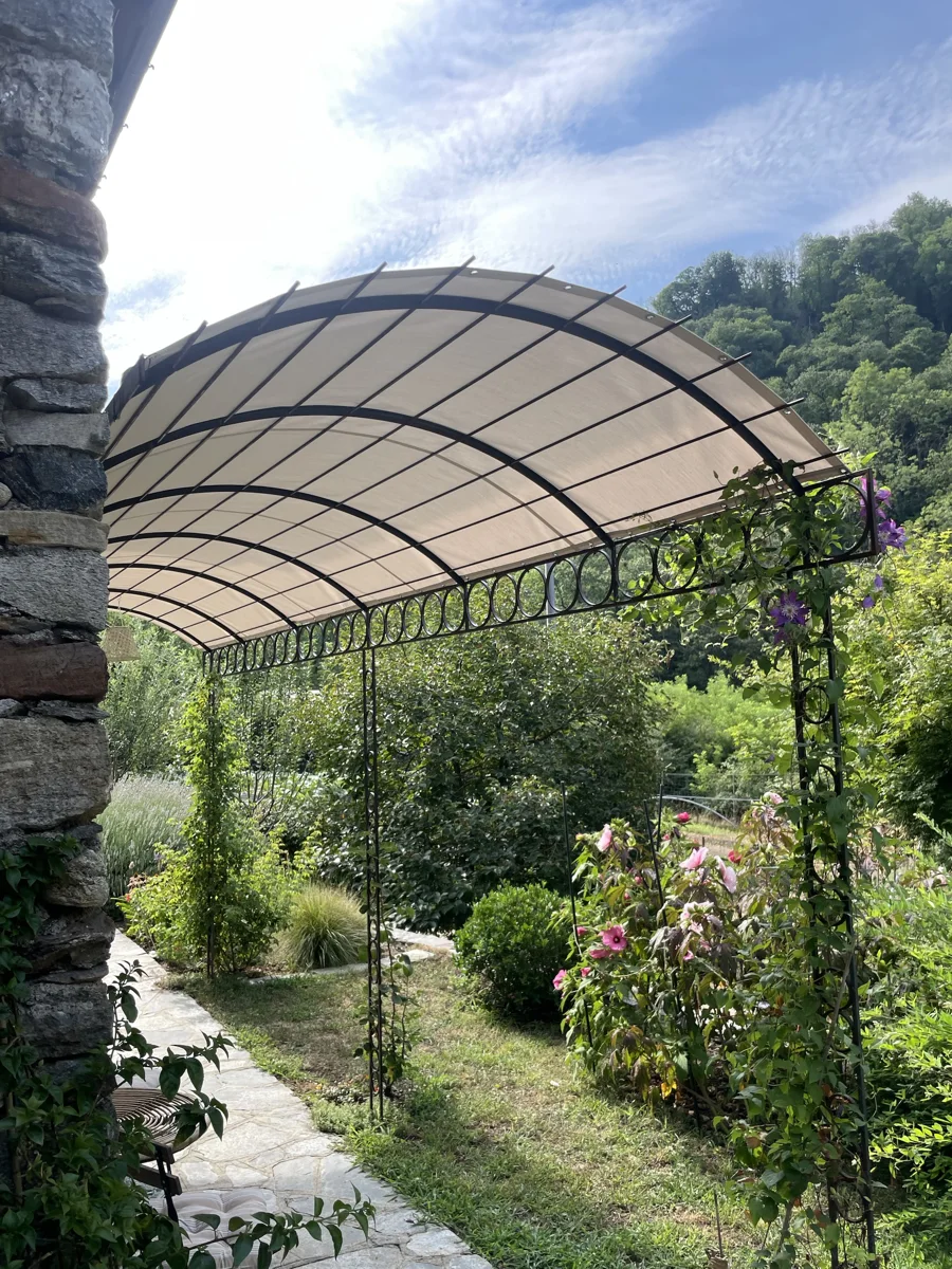 Gazebo in ferro a Colmegna, foto 2