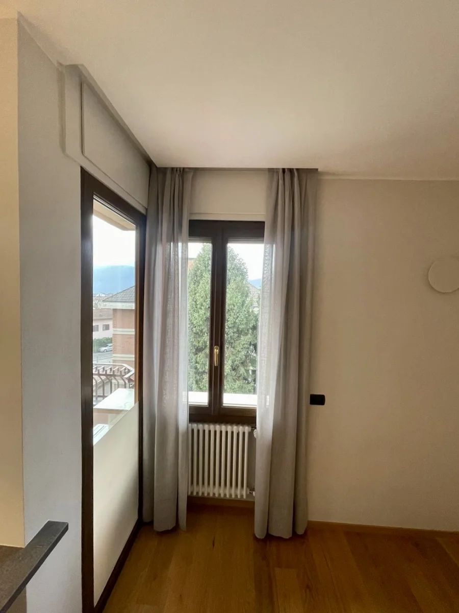 Tende arricciate in un appartamento a Luino, foto 3