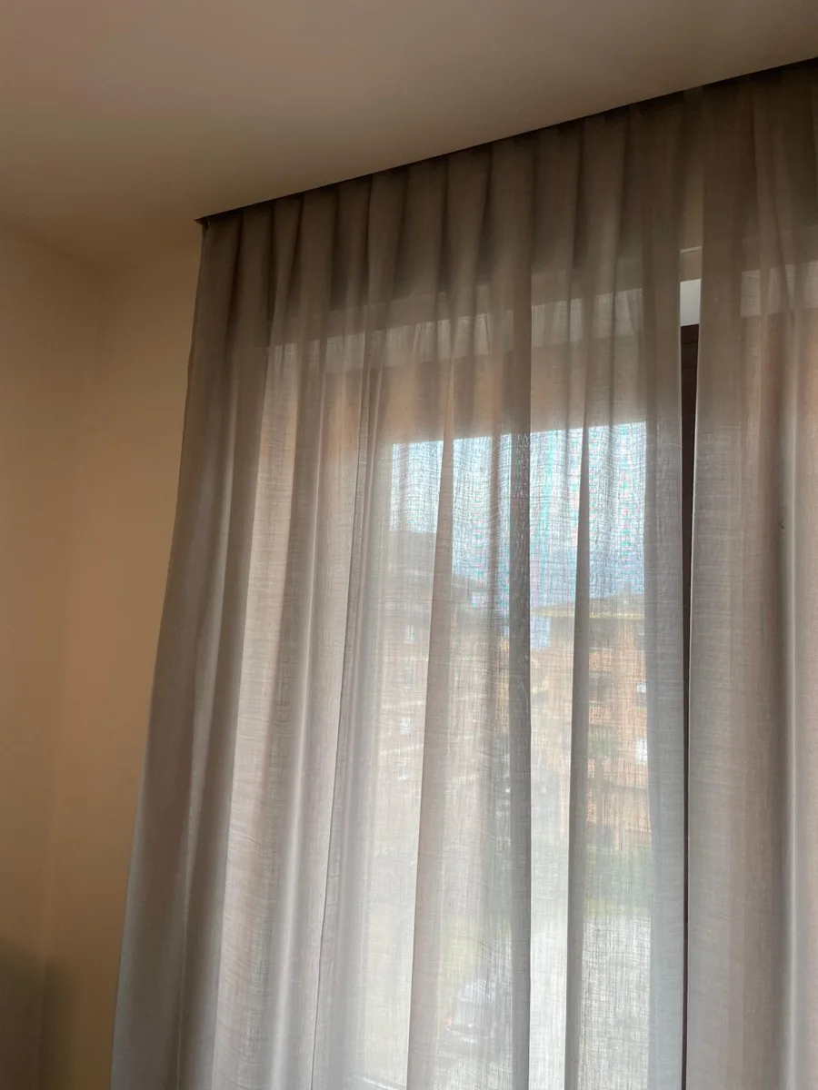 Tende arricciate in un appartamento a Luino, foto 4