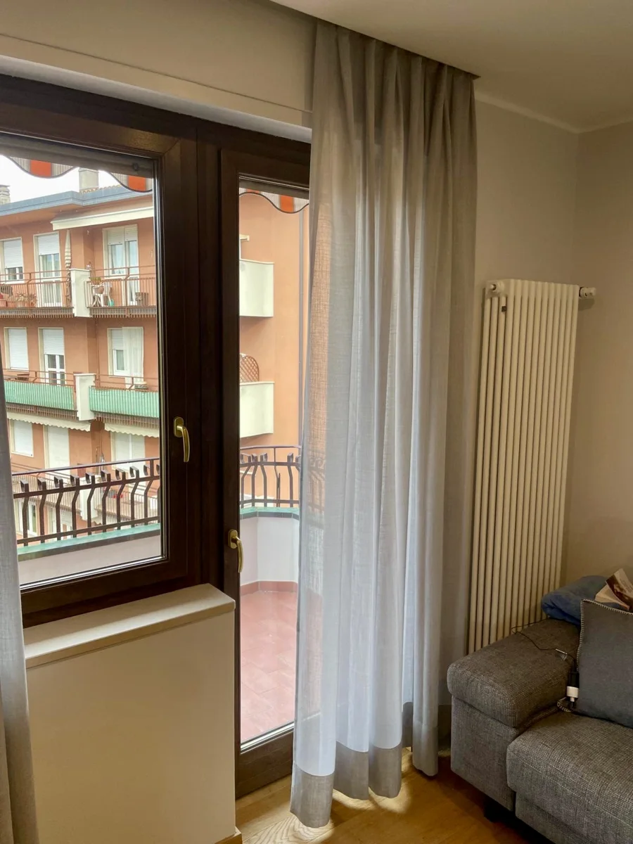 Tende arricciate in un appartamento a Luino, foto 6