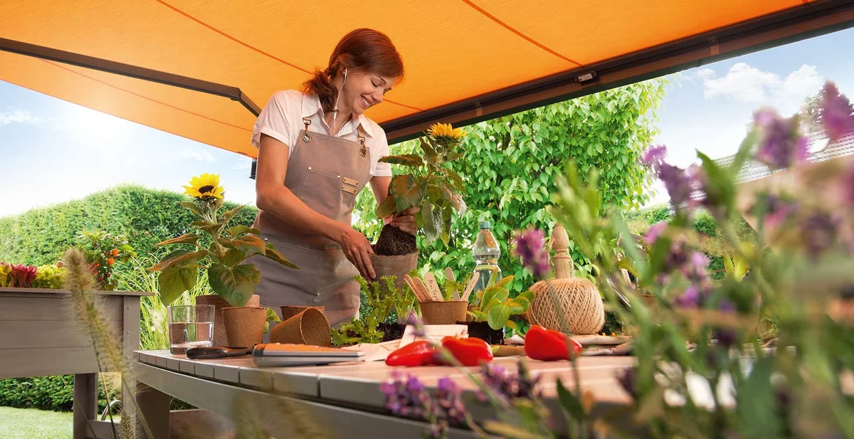 Tenda da sole con tessuto arancione