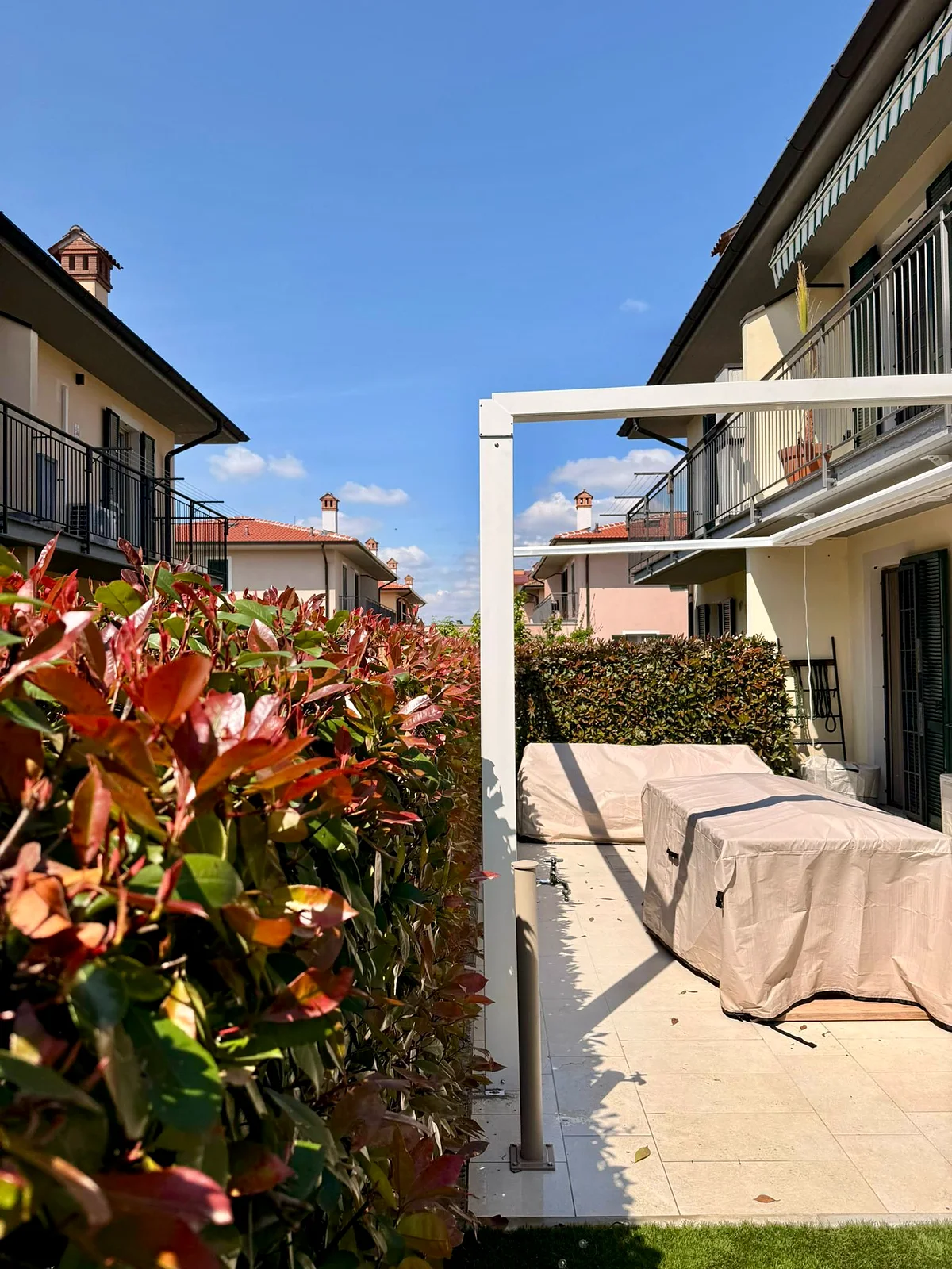La pergola con il telo raccolto nel cassonetto
