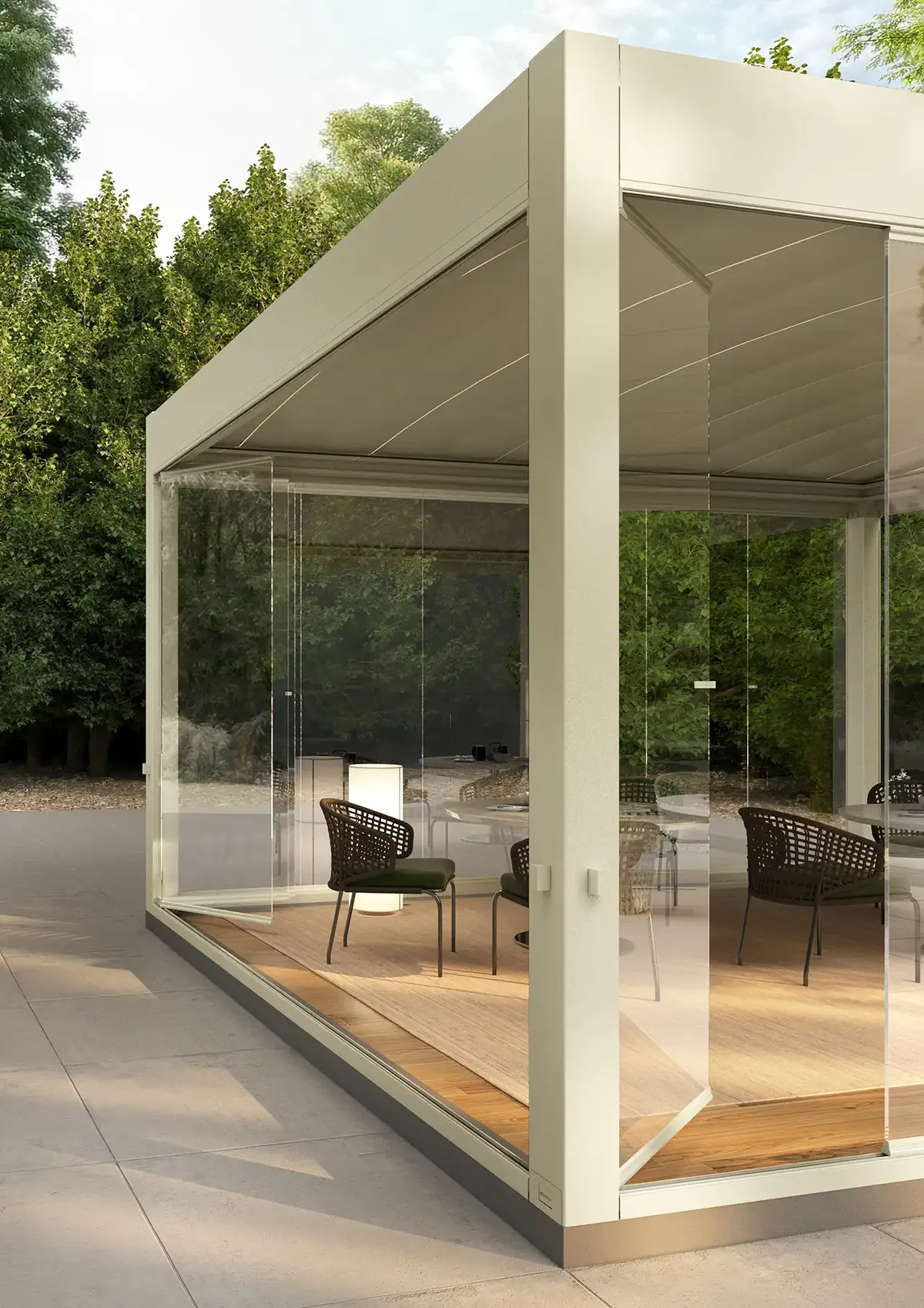 Vetrate con ante a libro su pergola bianca